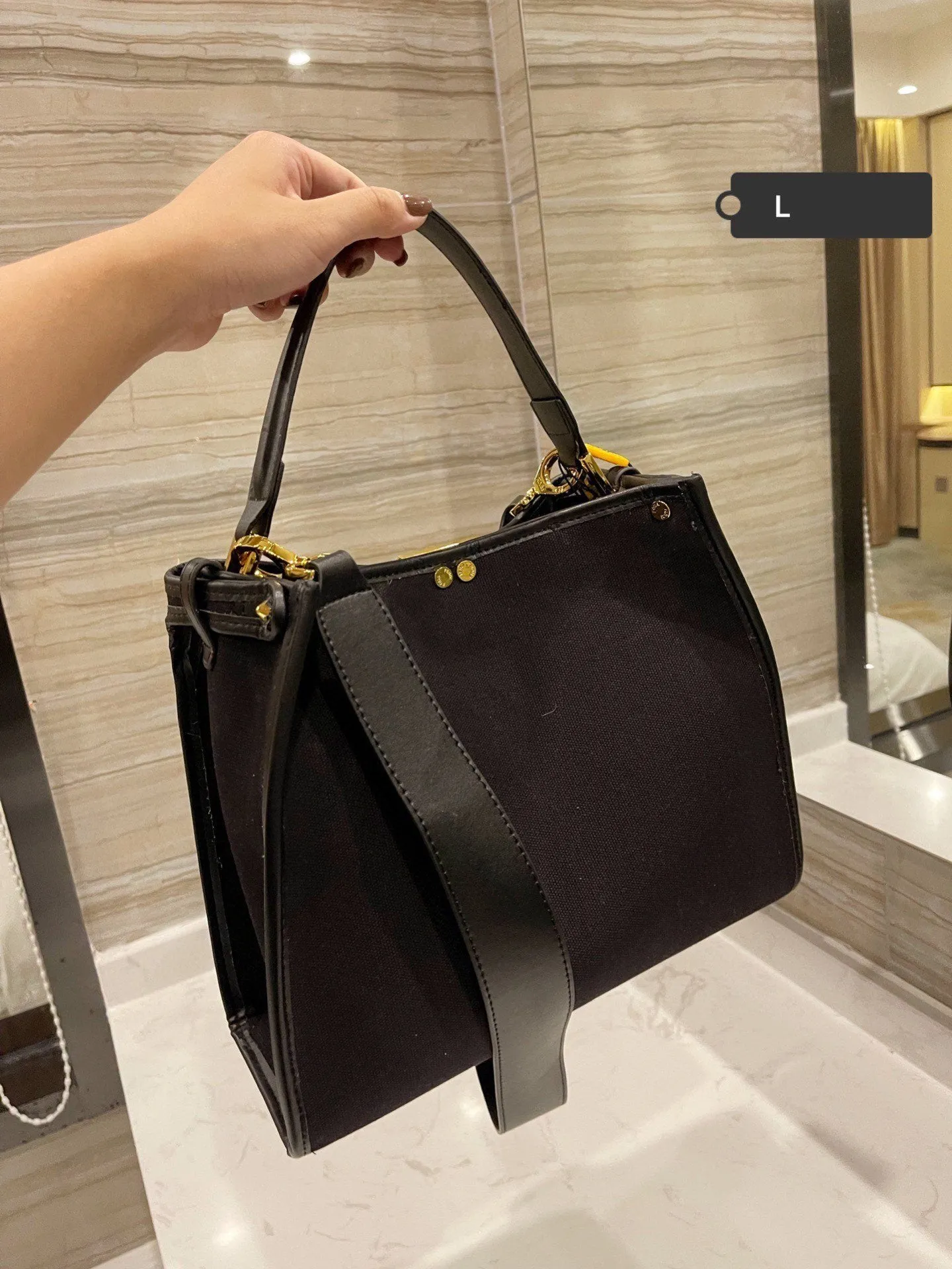 EN   Designer bags by Fendi 195
